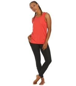 Marika Hera Yoga Tank Poinsettia 9 Marika Hera Yoga Tank Poinsettia -Marika 1741847527459 poinsettia 4a 1